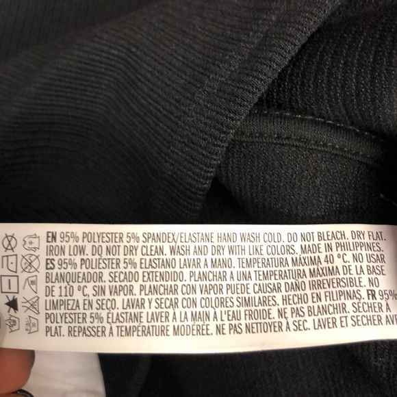 Cropped mock neck keyhole back rubbed top - Picture 5 of 6